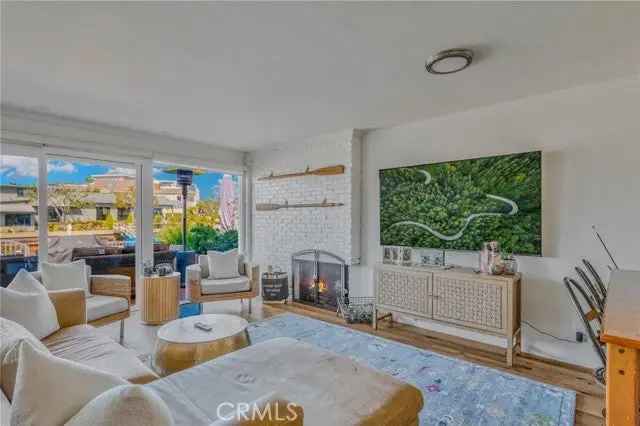 Single-family house For Sale in 3810, Channel Place, Newport Beach, California