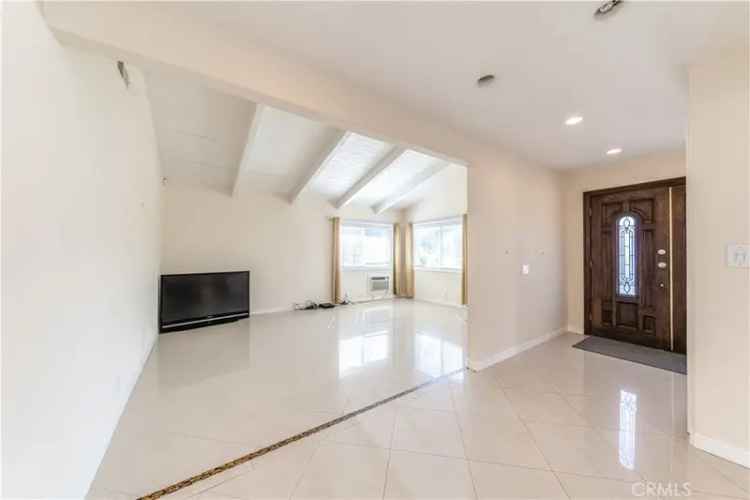 Multi-family house For Sale in 526, 17th Street, Huntington Beach, California