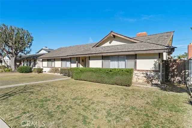 Single-family house For Sale in 5541, Heil Avenue, Huntington Beach, California