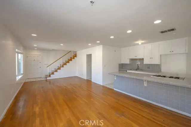 Single-family house For Sale in 12464, Laurel Terrace Drive, Los Angeles, California