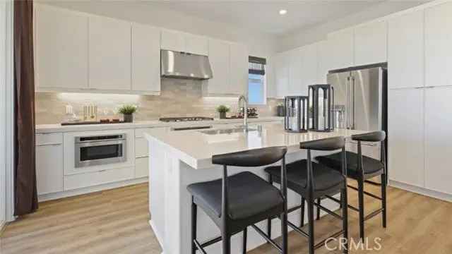 Single-family house For Sale in Irvine, California