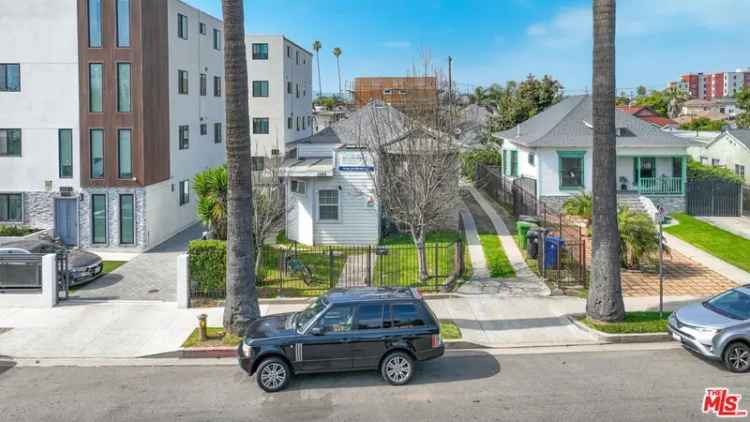 Single-family house For Sale in 1293, West 36th Street, Los Angeles, California