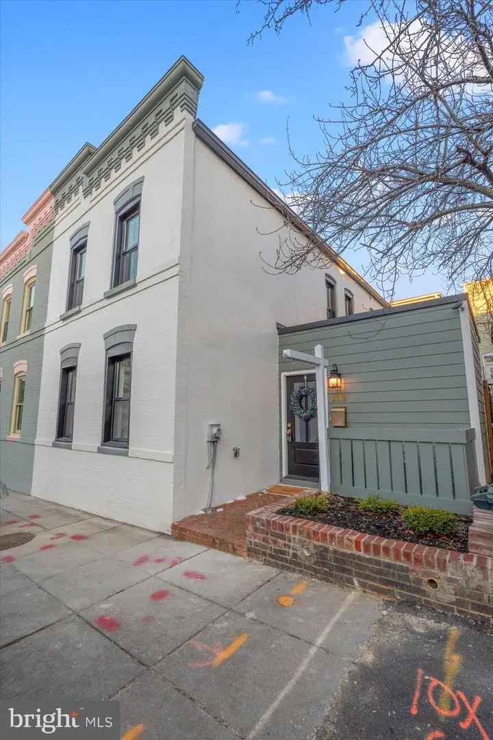 Single-family house For Sale in 629, Pickford Place Northeast, Washington, District of Columbia