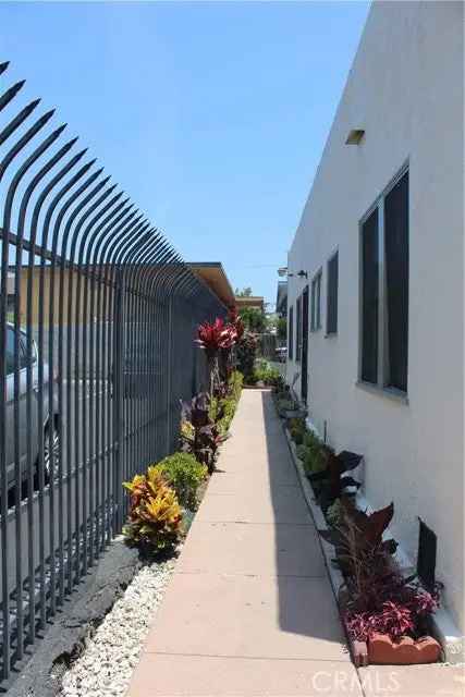 Multi-family house For Sale in 448, Orange Avenue, Long Beach, California