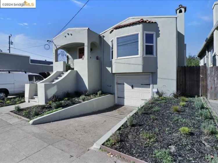 Single-family house For Sale in Oakland, California