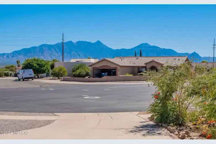 Single-family house For Sale in Green Valley, Arizona