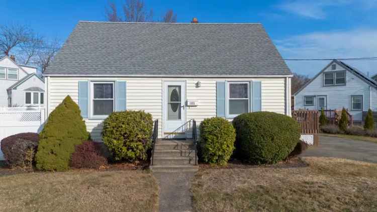 Single-family house For Sale in 195, Meadowside Road, Milford, Connecticut