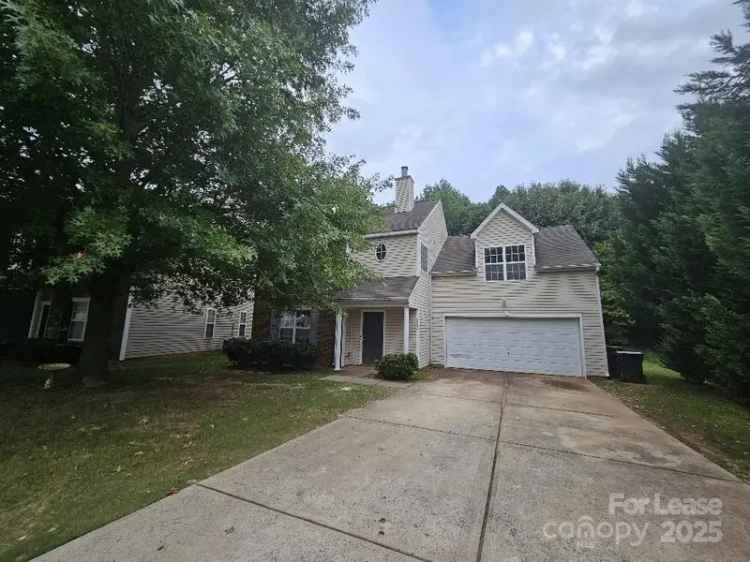 4 Bed 2 Bath Home in Oakbrooke - New LVP Flooring and Fresh Paint