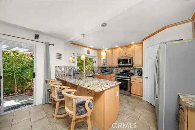 Single-family house For Sale in 218, South McCarron Street, Placentia, California