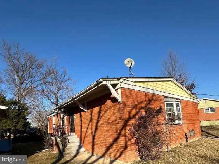 Single-family house For Sale in 932, Hilltop Terrace Southeast, Washington, District of Columbia