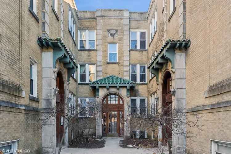 Condo For Sale in 2867, West Leland Avenue, Chicago, Illinois