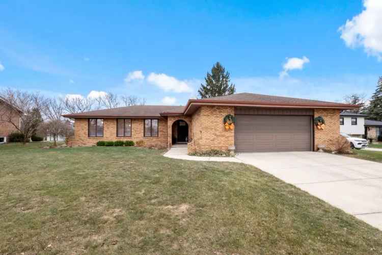 Single-family house For Sale in 8911, Butterfield Lane, Orland Park, Illinois