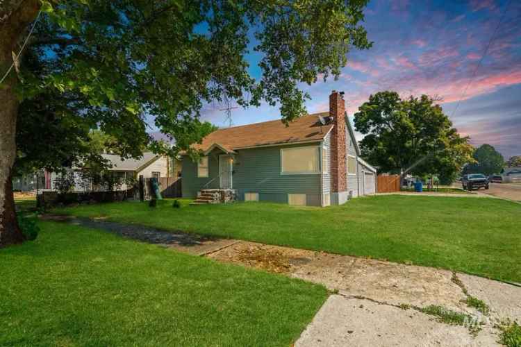 Single-family house For Sale in 124, South Juniper Street, Nampa, Idaho