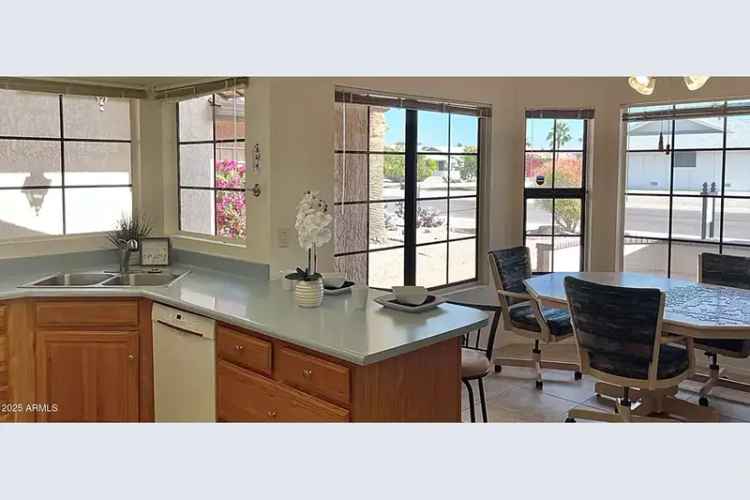 Single-family house For Sale in 17020, North 125th Avenue, Sun City West, Arizona