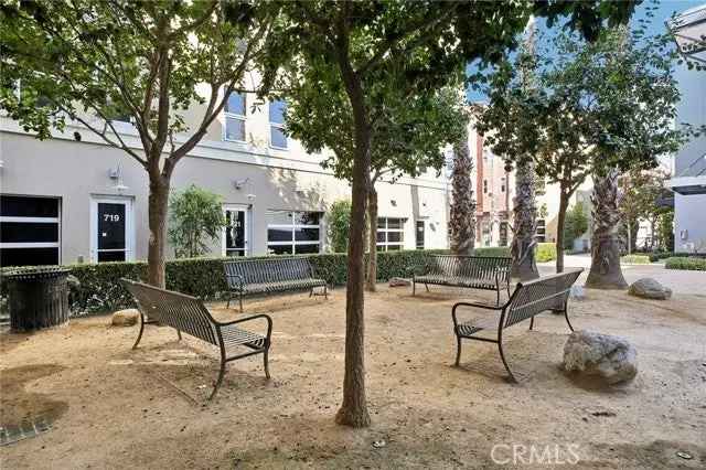 Condo For Sale in Santa Ana, California