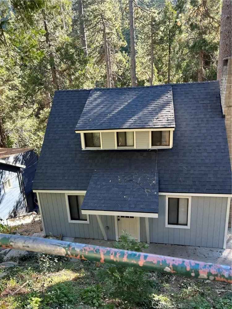 Single-family house For Sale in Lake Arrowhead, California