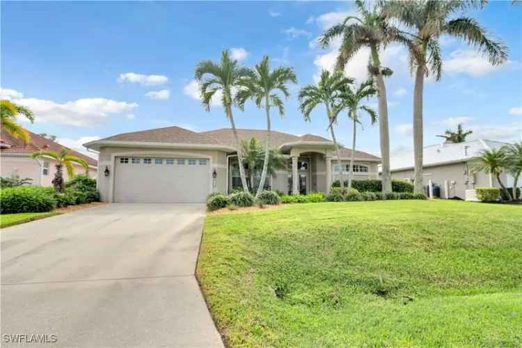 Single-family house For Sale in 2706, Southwest 38th Terrace, Cape Coral, Florida