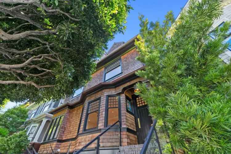 Single-family house For Sale in 2853, Broderick Street, San Francisco, California