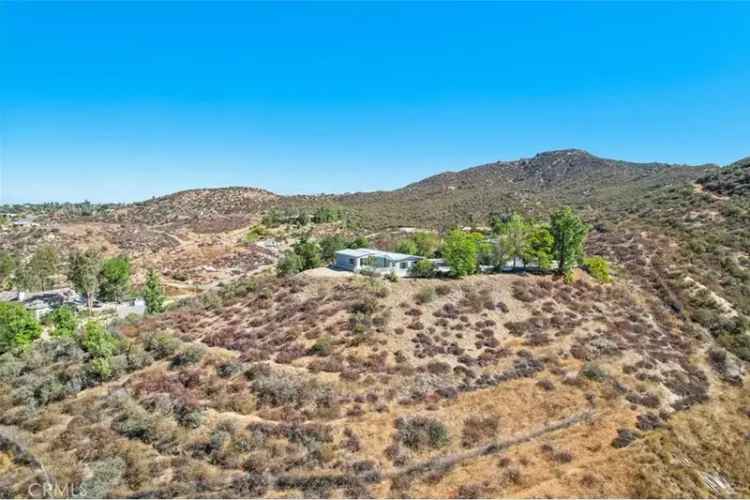 Single-family house For Sale in 24301, Oak Circle Drive, Wildomar, California