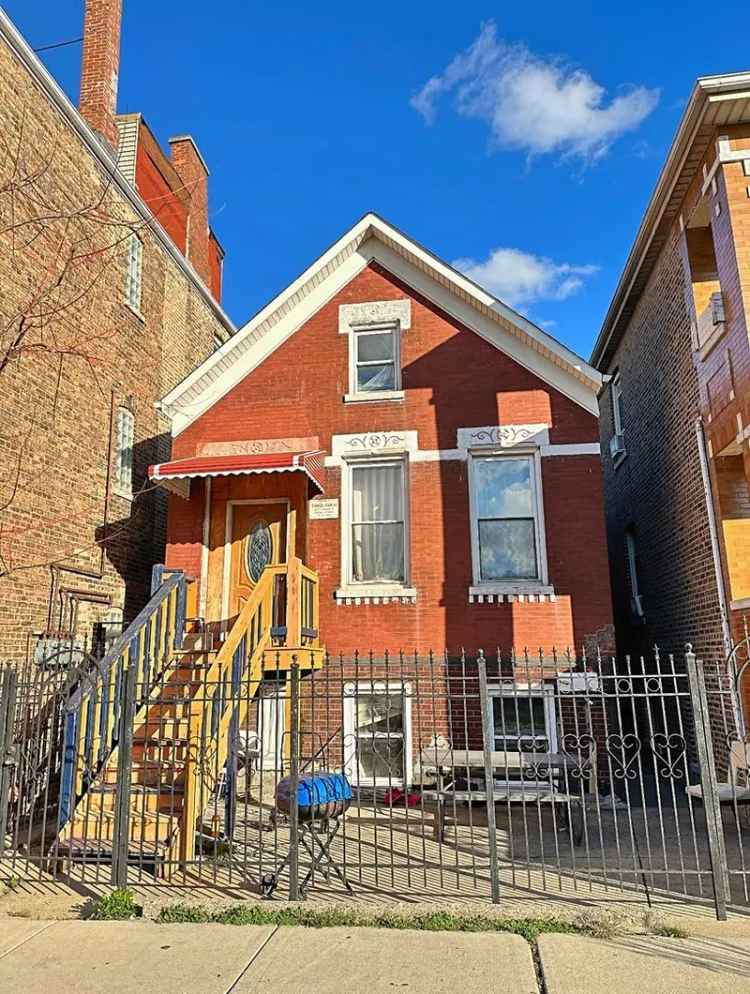 Single-family house For Sale in 2435, South Whipple Street, Chicago, Illinois