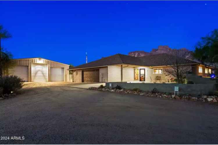 Single-family house For Sale in 5130, East Superstition Boulevard, Apache Junction, Arizona