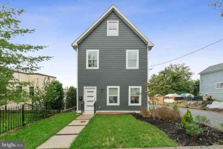 Single-family house For Sale in 2241, Douglas Street Northeast, Washington, District of Columbia