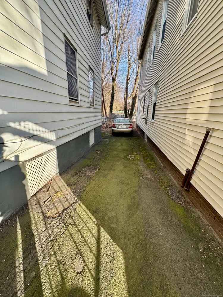 Multi-family house For Sale in 159, Humphrey Street, New Haven, Connecticut