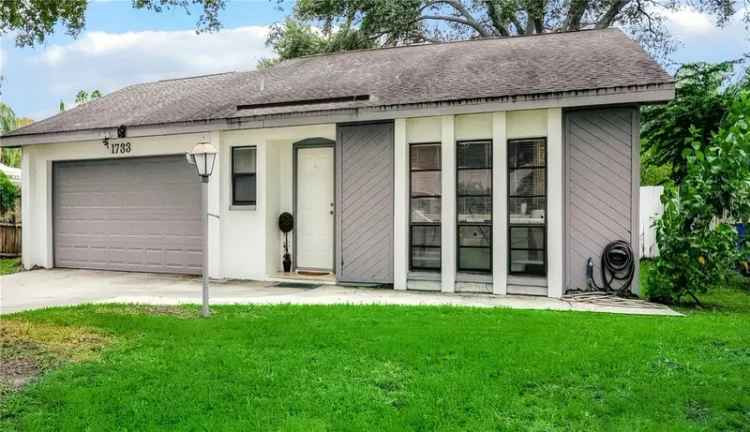 Single-family house For Sale in Clearwater, Florida