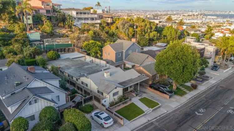 Single-family house For Sale in 3276, Talbot Street, San Diego, California