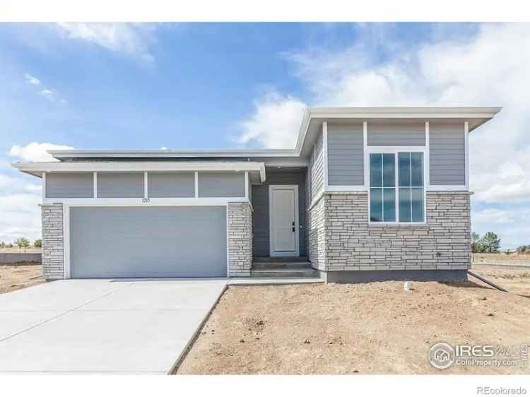 Single-family house For Sale in Greeley, Colorado