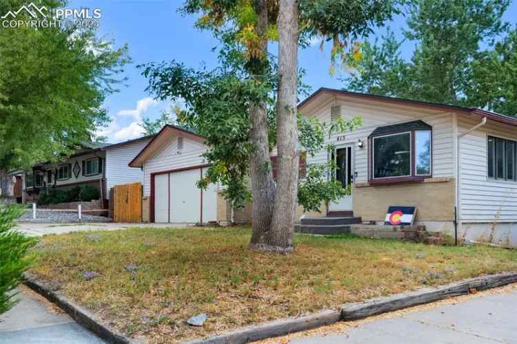 Single-family house For Sale in 415, Redwood Drive, Colorado Springs, Colorado