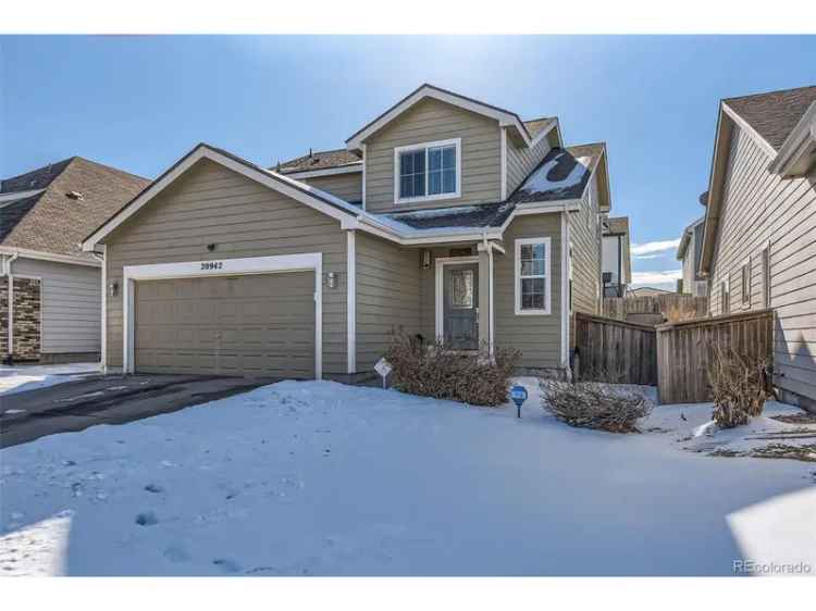 Single-family house For Sale in 20942, East 40th Place, Denver, Colorado