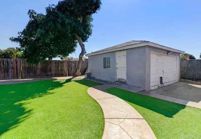 Single-family house For Sale in 564, E Street, Chula Vista, California