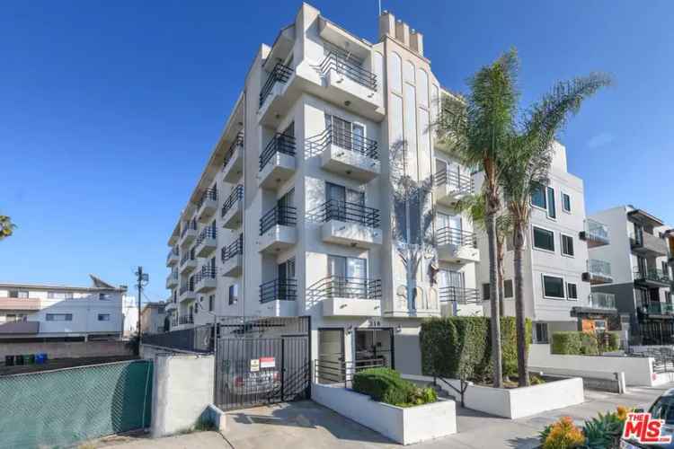 Condo For Sale in 116, South Croft Avenue, Los Angeles, California