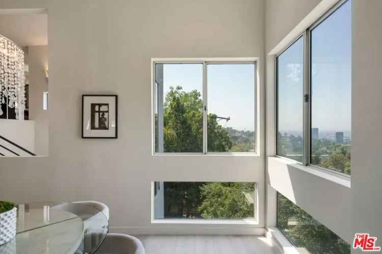 Single-family house For Sale in 7209, Sunnydip Trail, Los Angeles, California