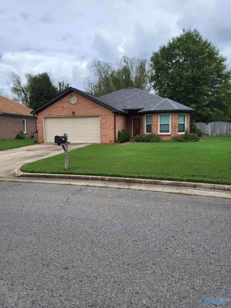 Single-family house For Sale in 1842, Scobee Avenue Southwest, Decatur, Alabama