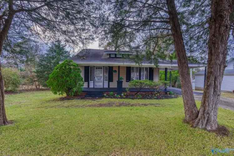 Single-family house For Sale in Sheffield, Alabama