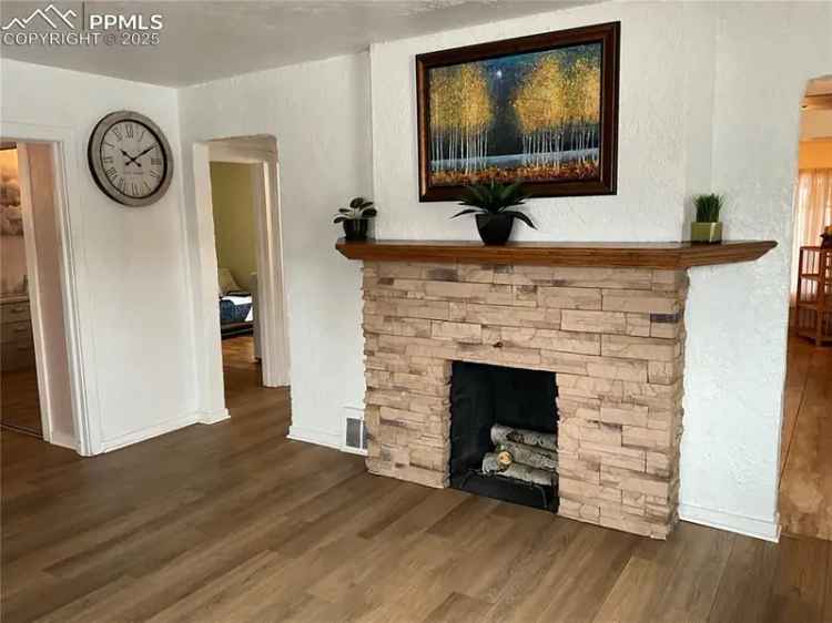 Multi-family house For Sale in 1007, Iowa Avenue, Colorado Springs, Colorado