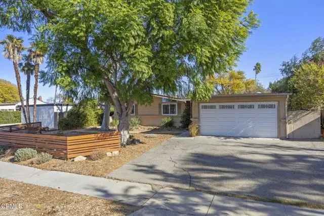 Single-family house For Sale in 6556, Kelvin Avenue, Los Angeles, California