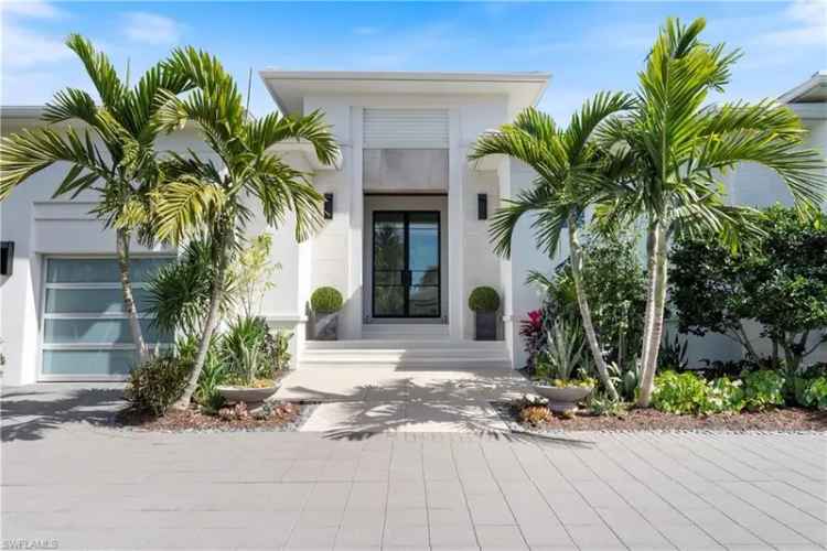 Single-family house For Sale in Naples, Florida