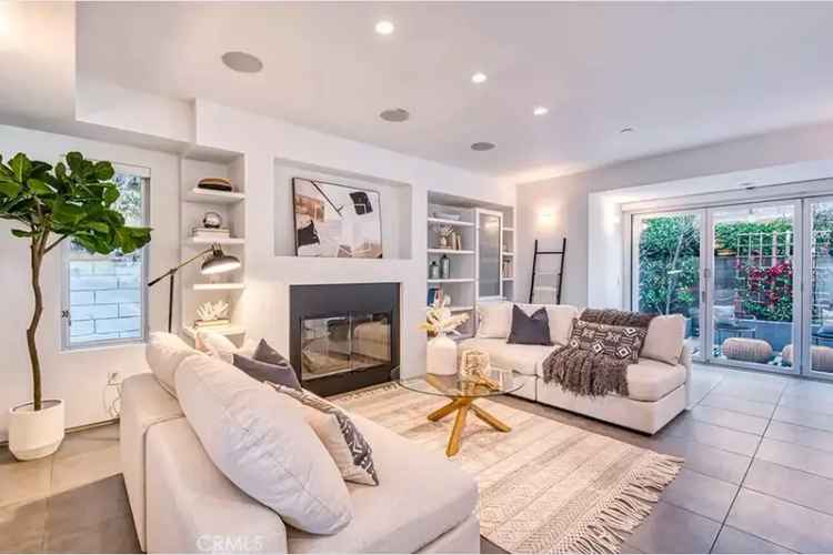 Single-family house For Sale in 2618, Cove Street, Newport Beach, California