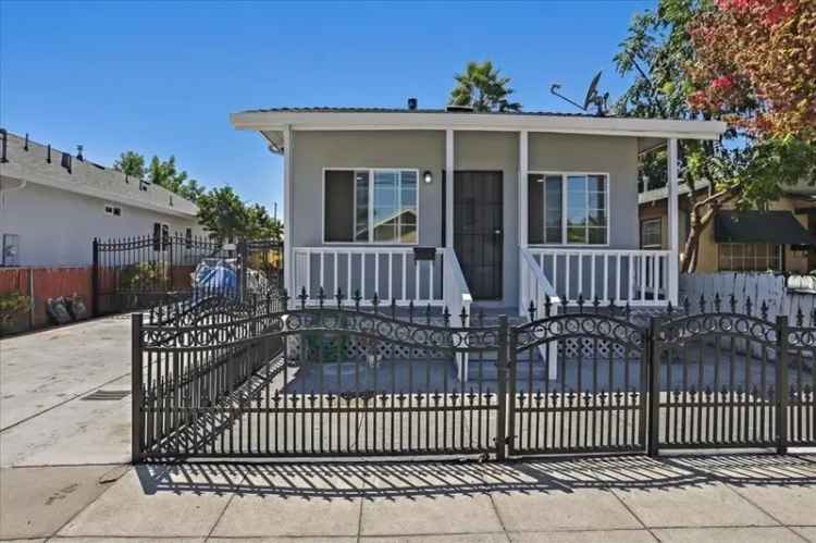 Single-family house For Sale in 165, North 25th Street, San Jose, California