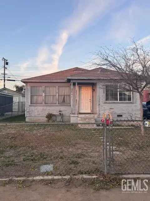 Single-family house For Sale in Bakersfield, California