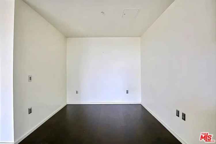 Condo For Sale in 1155, South Grand Avenue, Los Angeles, California