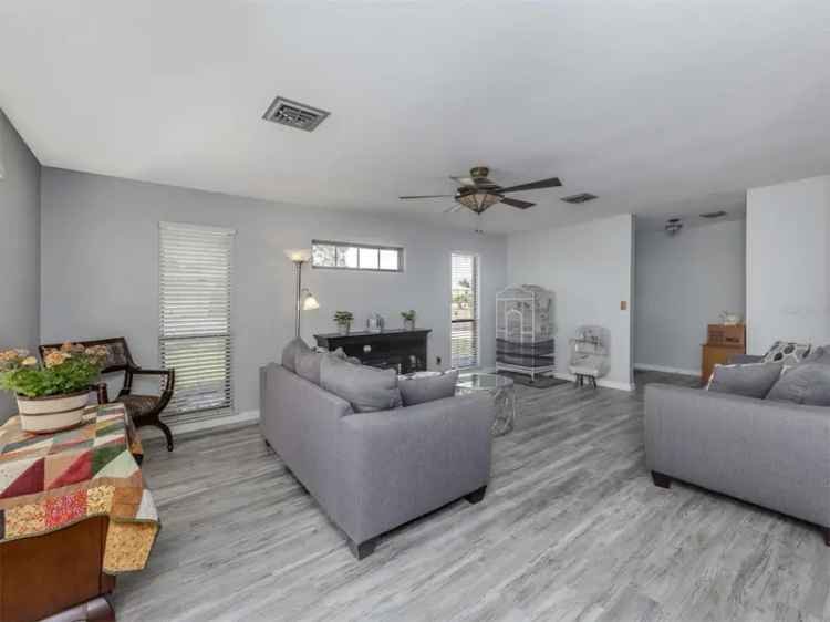 Single-family house For Sale in 1571, South Venice Boulevard, South Venice, Florida