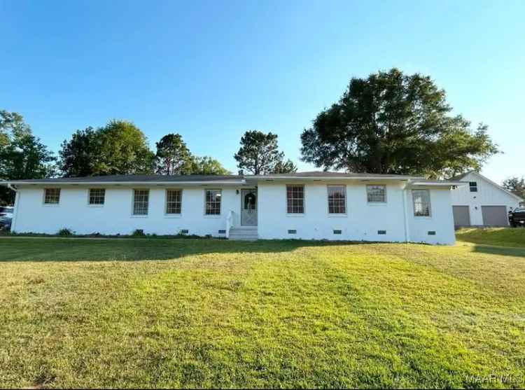 Single-family house For Sale in 1806, Oak Bowery Road, Opelika, Alabama