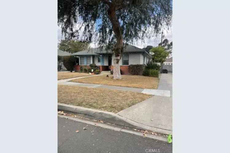 Single-family house For Sale in 5355, East Spring Street, Long Beach, California