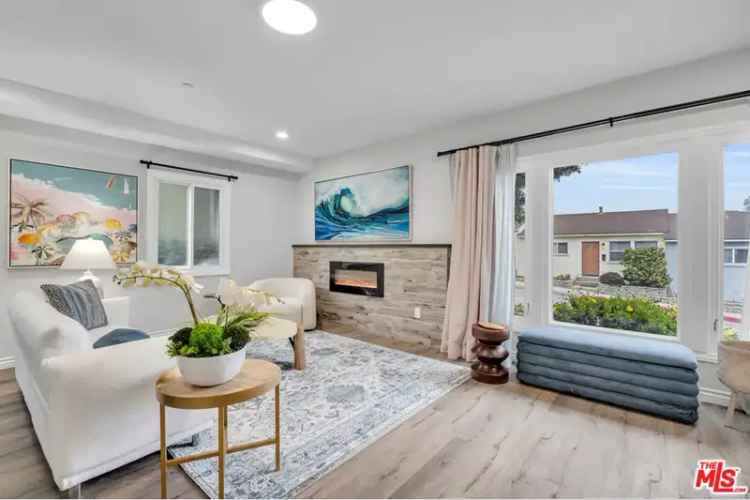 Single-family house For Sale in 1151, North Meadows Avenue, Manhattan Beach, California