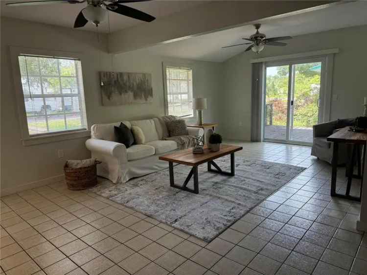 Multi-family house For Sale in 6933, Dartmouth Avenue North, Saint Petersburg, Florida