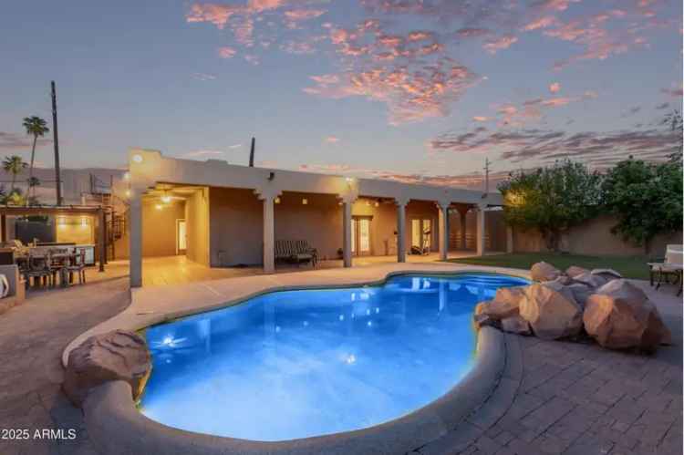 Single-family house For Sale in Paradise Valley, Arizona